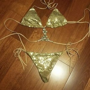 Sequined champagne 2 piece w jewel attachment